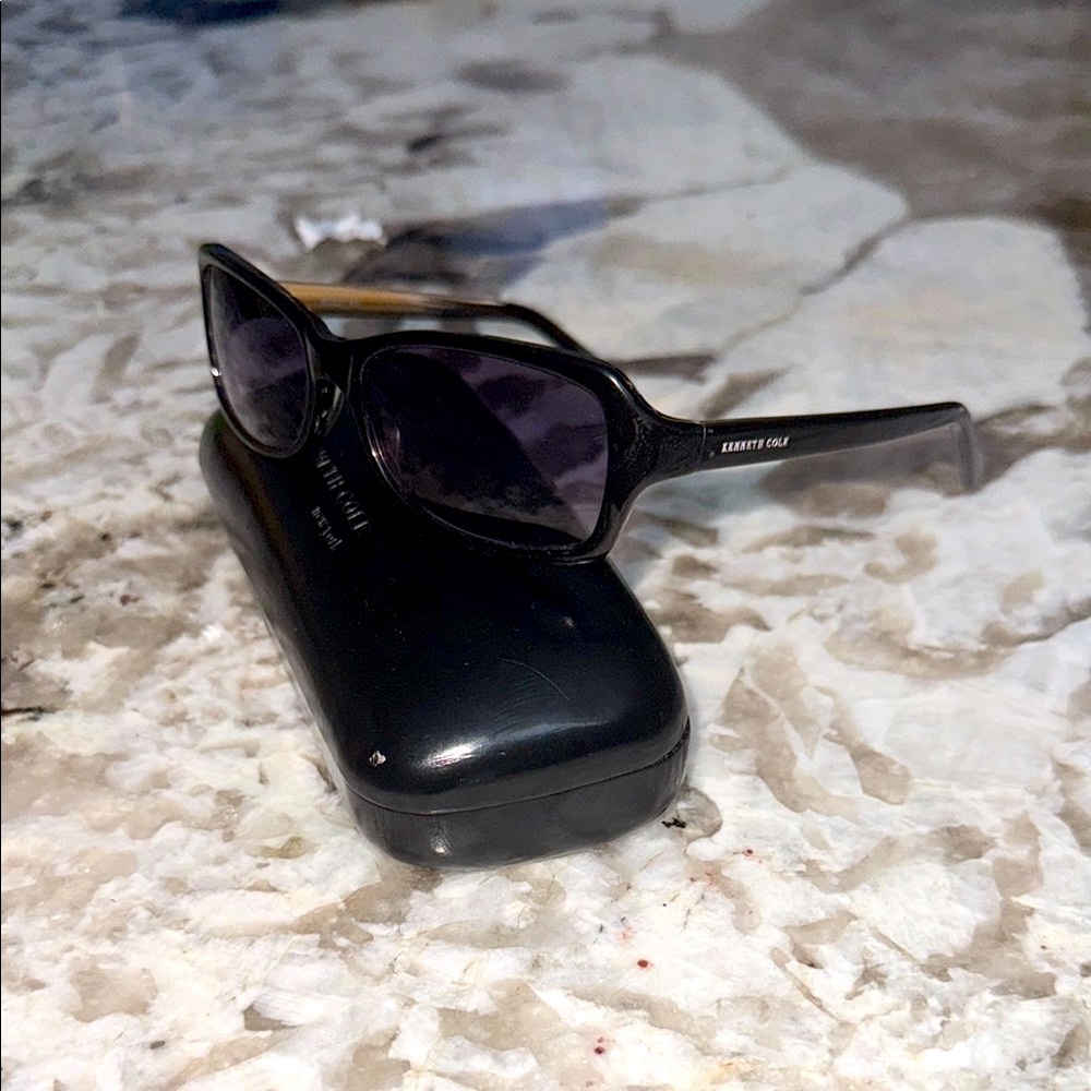 Kenneth Cole Black Sunglasses Sleek Design